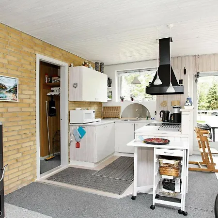 Three-bedroom Holiday In 4