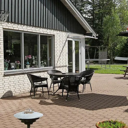 Three-bedroom Holiday In 4 *