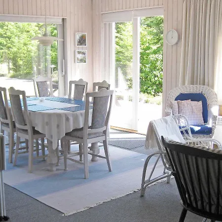 Three-bedroom Holiday In 4 *